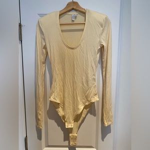 Yellow bodysuit with light shoulder pads
